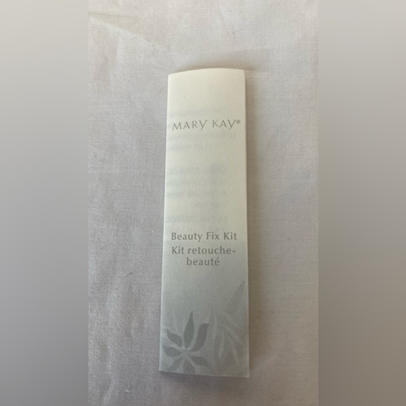 New Mary Kay Fix Kit 7 Piece W/ Zip Pouch Tweezers Brushes Sharpener Etc - Picture 8 of 10